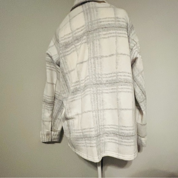J. Jill Gray and White Plaid Shirt Jacket - Picture 4 of 6